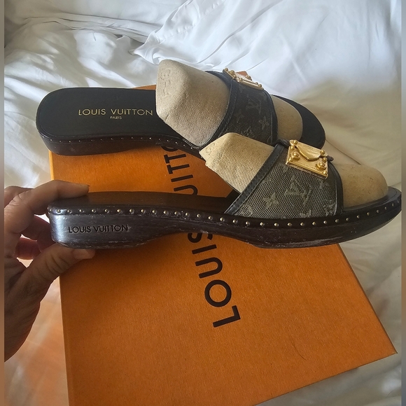 Authentic Louis vuitton clogs/ slides - Picture 6 of 11
